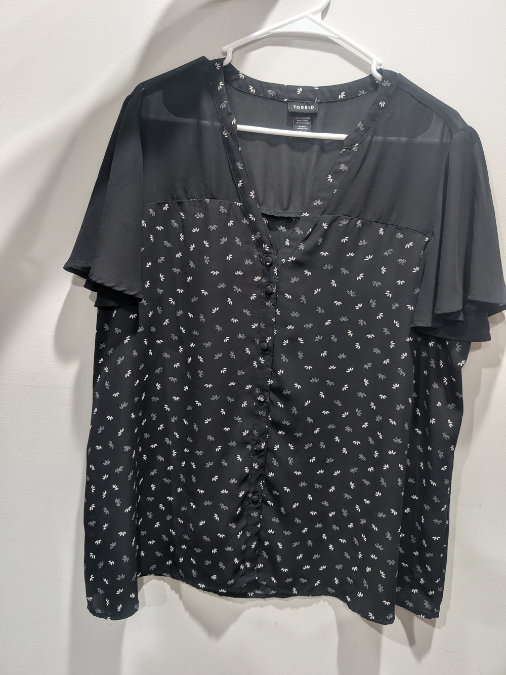 torrid Black V-Neck Button Front Flutter Sleeve Blouse with White Micro Print